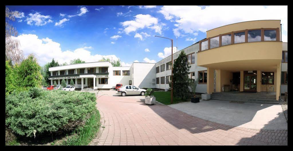 Relax Inn Soporna Exterior photo